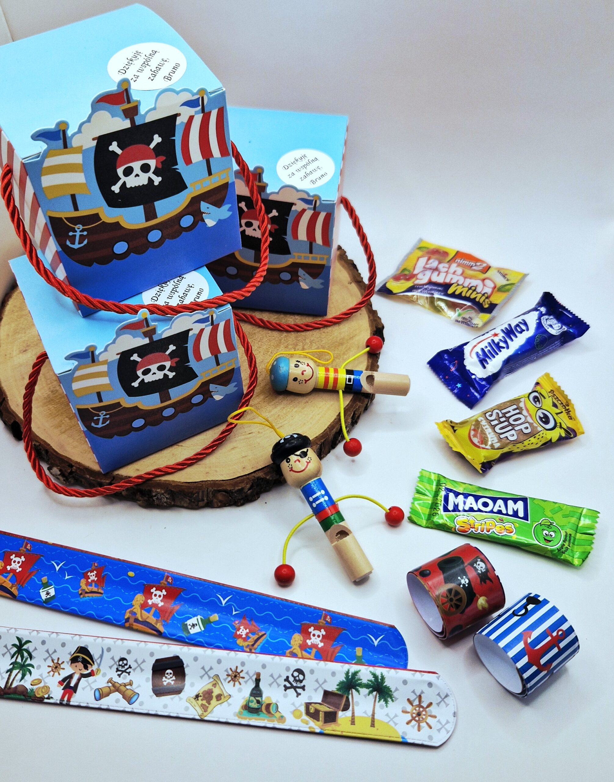 Pudełka piraci z gwizdkiem