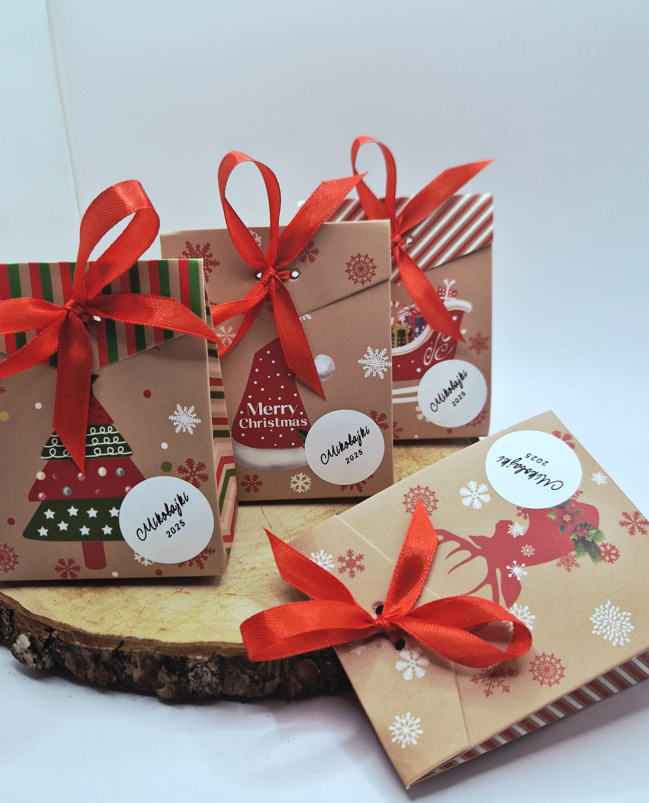 Upominki świąteczne z zabawką - obrazek 3